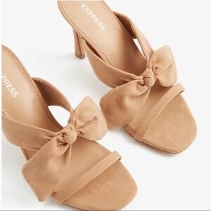 NEW NWT Express Bow Knot Stiletto Sandals. Tan. 8.5M